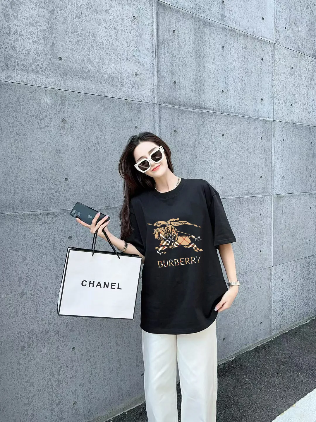 P80✨🔥 [Burberry] 2026FW Year of the Horse Limited Short Sleeve T-shirt War Horse Letters LOGO Print Premium 26s Double Yarn 300 Grams Fabric Heavy Fabric Customized Drawstring Ribbing Same Vail and Dye Three Standards Complete Men and Women Same Style Color: Black White Cyan Size: S M L XL 2XL